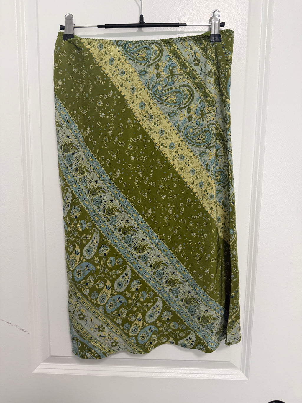 The Limited 100% Silk Green & Blue Paisley Skirt- Size Small