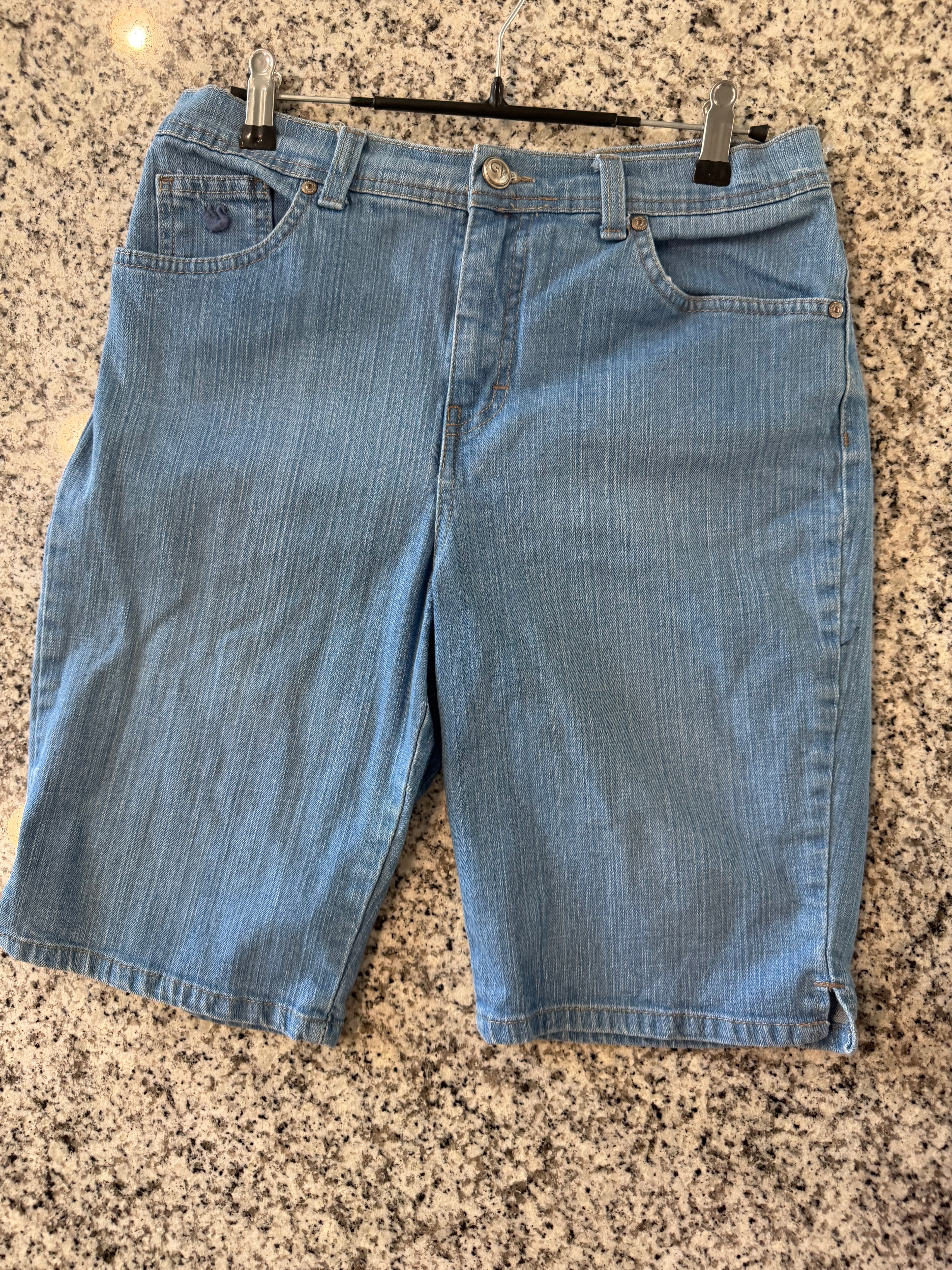 Gloria Vanderbilt Size 8 Denim Shorts